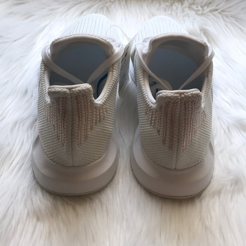 WOMEN’S ADIDAS SWIFT RUN WHITE - Picture 4 of 5